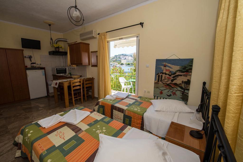 Matrona Apartments Poros Town Extérieur photo
