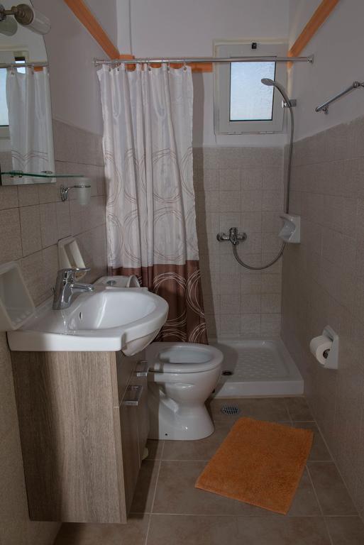 Matrona Apartments Poros Town Extérieur photo